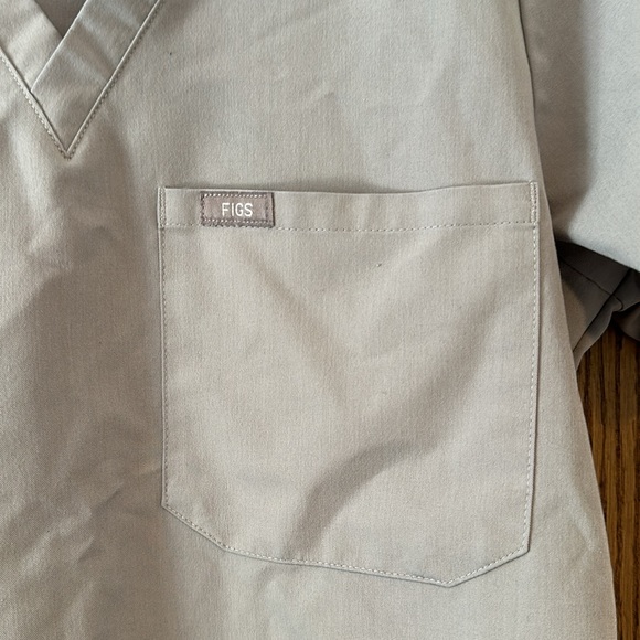 FIGS Short Sleeve Scrub Top in color Cement - Picture 2 of 4